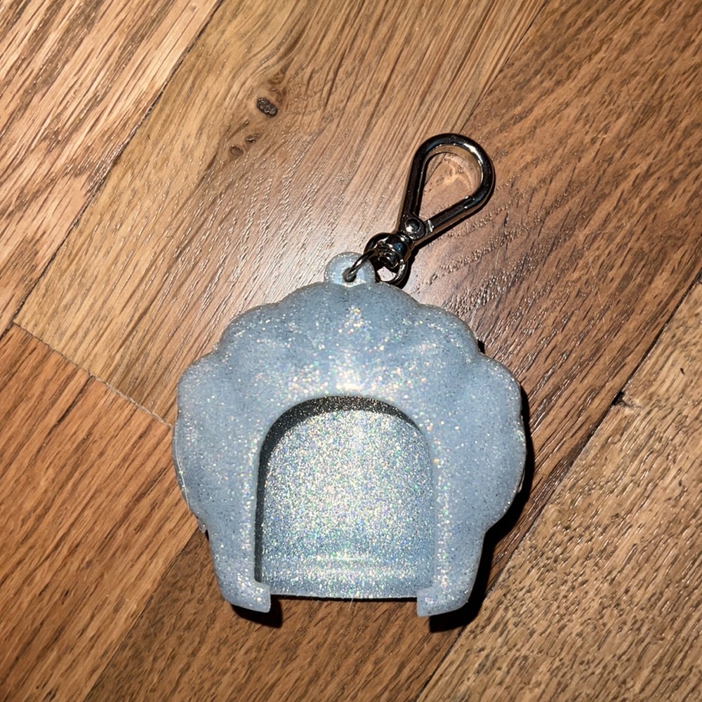 Bath & Body Works Seashell Hand Sanitizer Holder NEW without tags - Picture 3 of 3